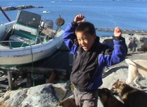 glckliches Inuit-Kind